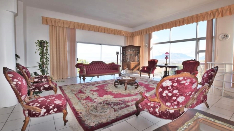5 Bedroom Property for Sale in Plattekloof Western Cape